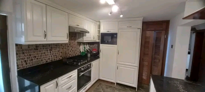 Kitchen cabinet image 7